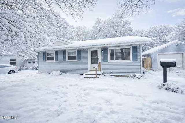 $139,999 | 435 Gifford Road, Schenectady, NY 12304