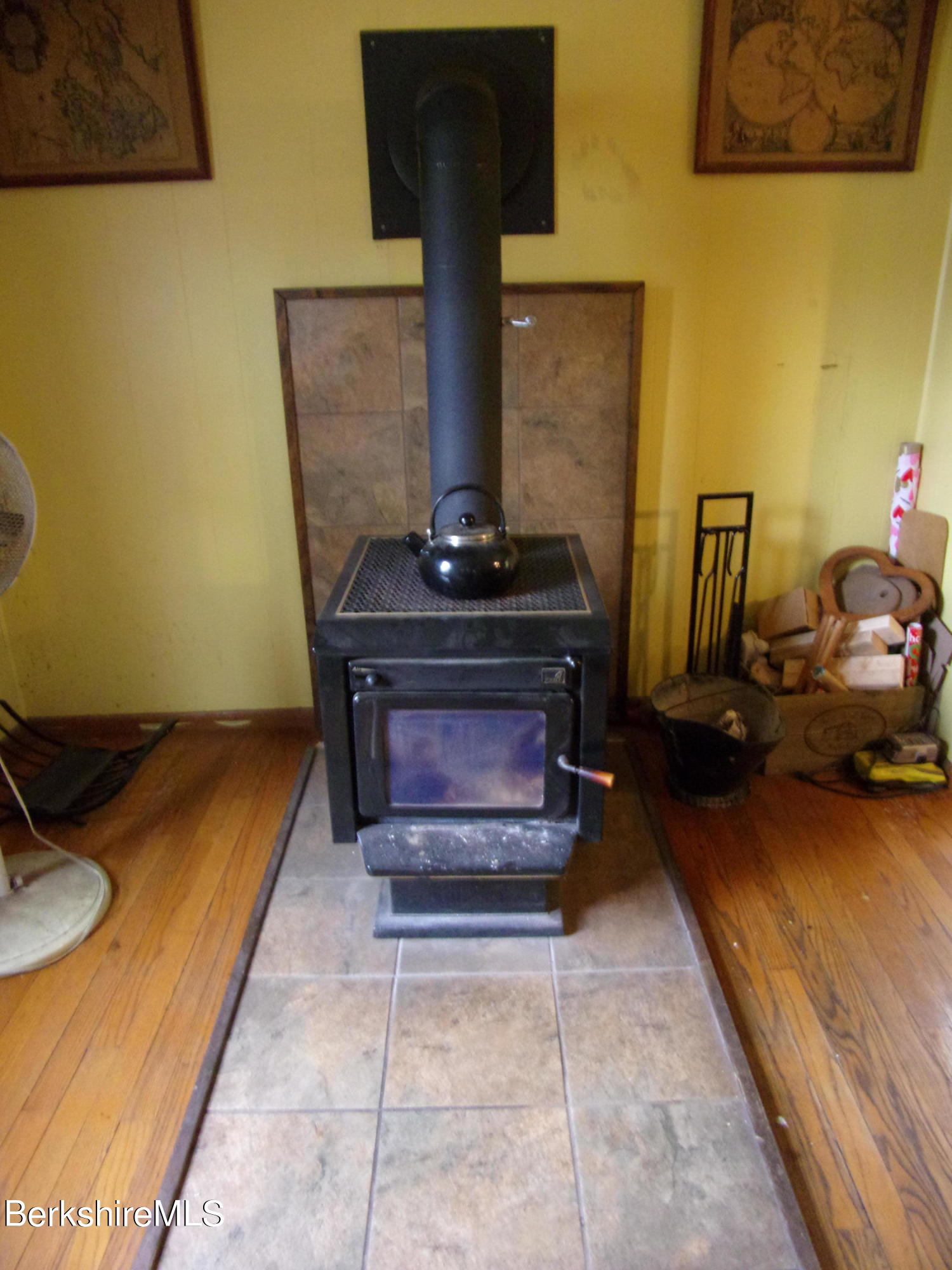 640 State Road North Adams, MA 01247 - Photo 17 of 30 Stove