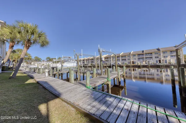 $224,900 | 2421 Beachview Drive, Unit H05, Ocean Springs, MS 39564