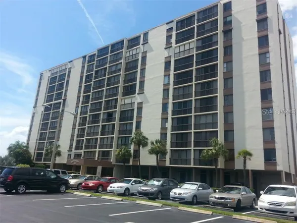 $2,100 | 255 Dolphin Point, Unit 710, Clearwater Beach, FL 33767