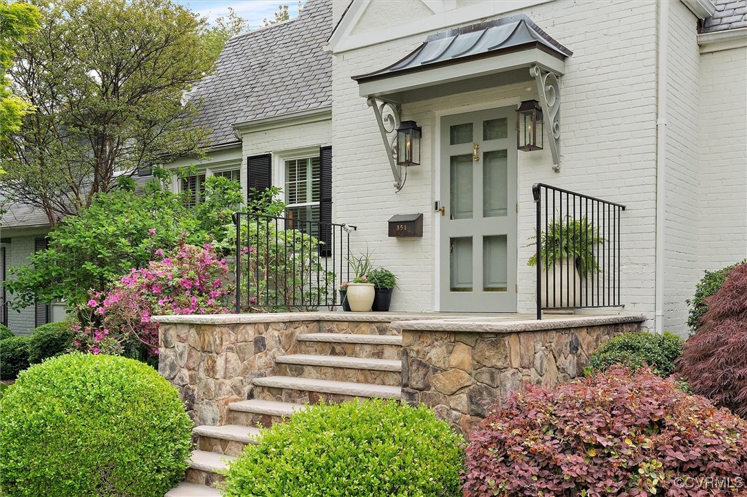 351 Lexington Road Richmond, VA 23226 - Photo 3 of 49 Front Porch with Gas Lanterns