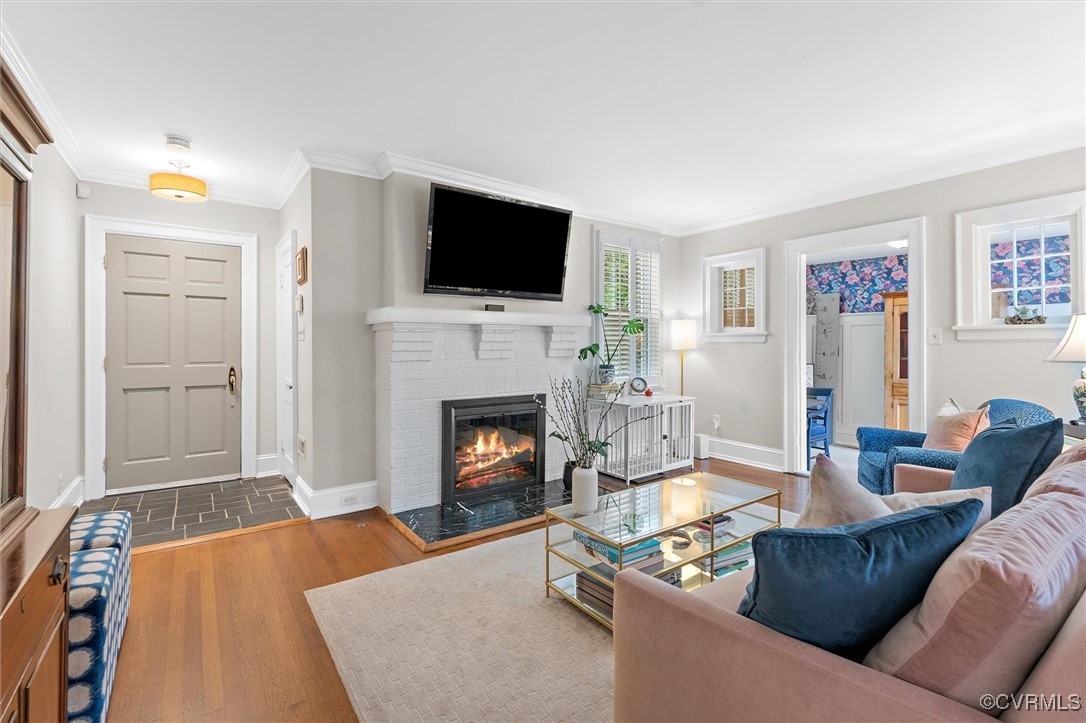 351 Lexington Road Richmond, VA 23226 - Photo 5 of 49 Living Room with Gas Fireplace