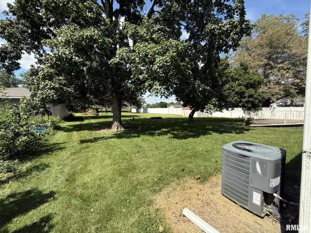 $80,000 | 570 South Main Street, Roseville, IL 61473