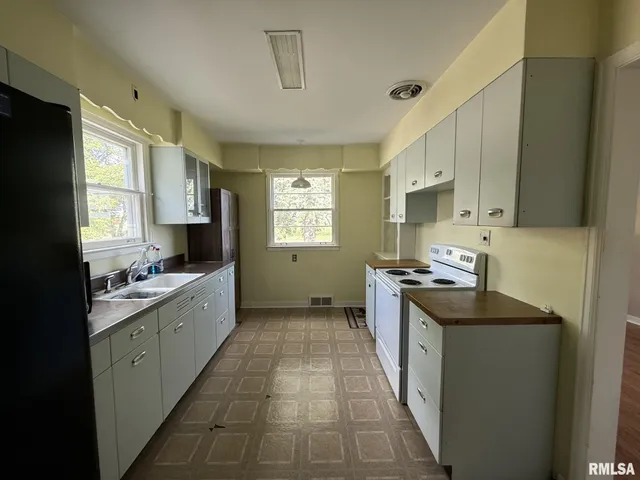 $80,000 | 570 South Main Street, Roseville, IL 61473