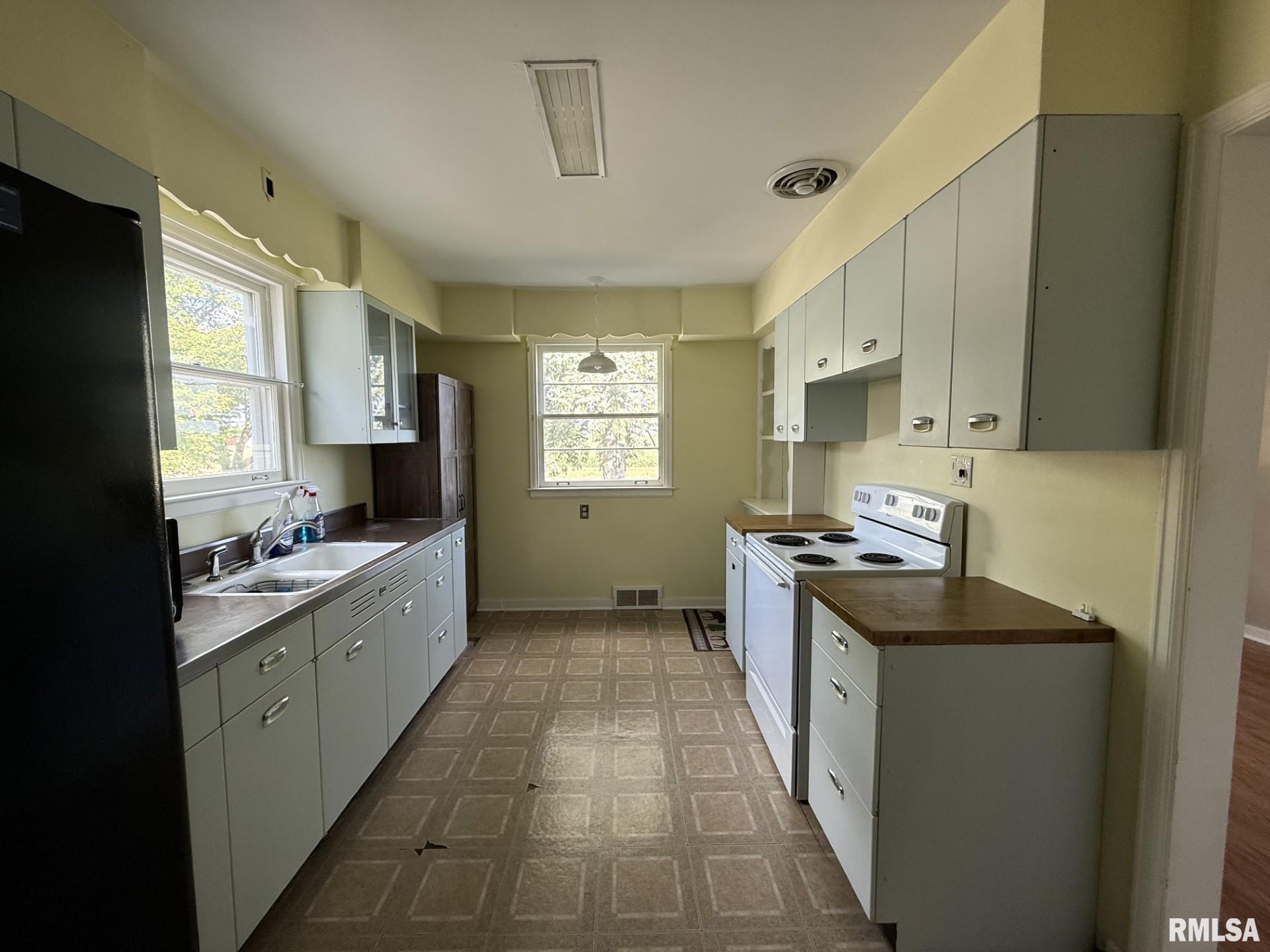 570 South Main Street Roseville, IL 61473 - Photo 29 of 64