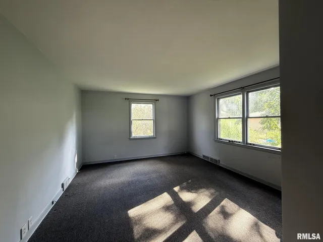 $84,900 | 570 South Main Street, Roseville, IL 61473