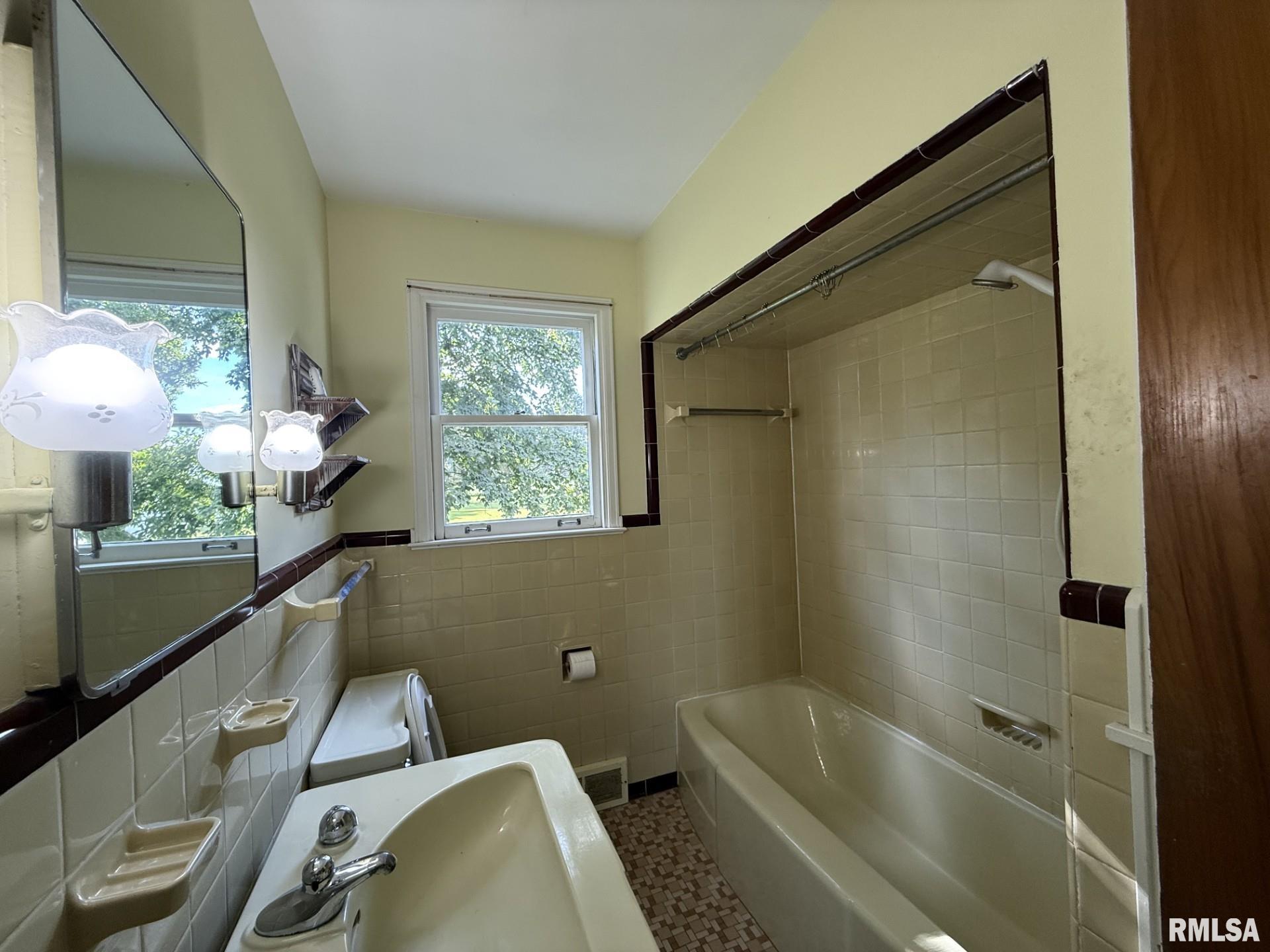 570 South Main Street Roseville, IL 61473 - Photo 36 of 64