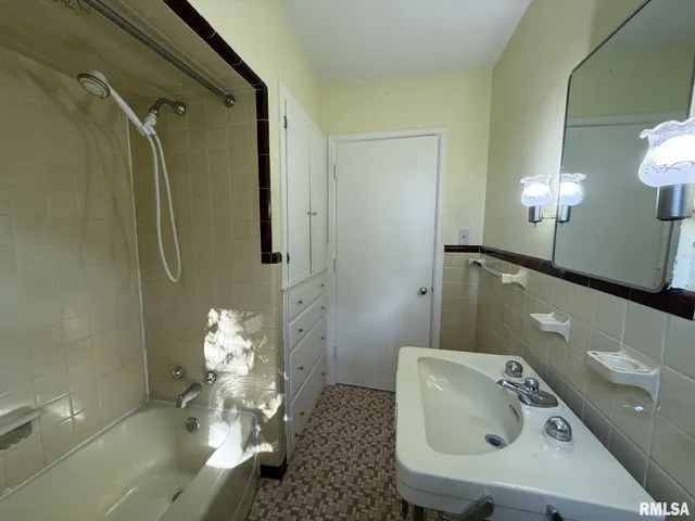 $80,000 | 570 South Main Street, Roseville, IL 61473