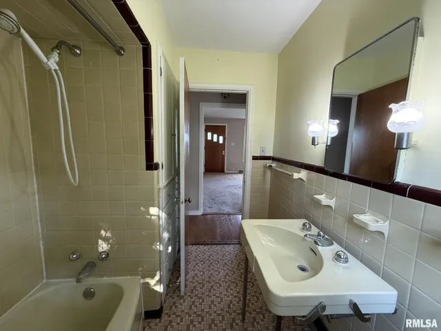 $80,000 | 570 South Main Street, Roseville, IL 61473