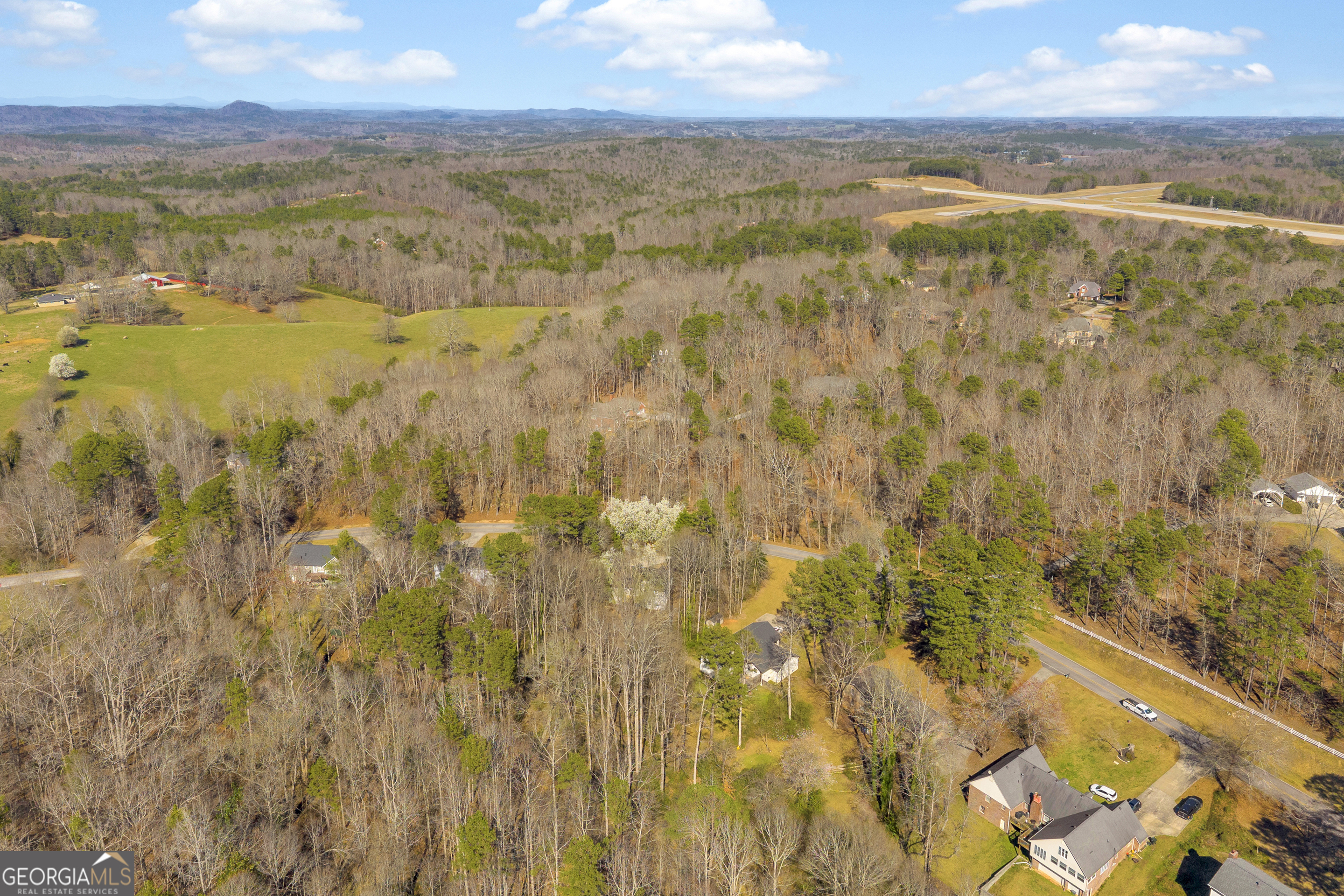 694 Lovers Lane Toccoa, GA 30577 - Photo 15 of 50 a view of city and ocean