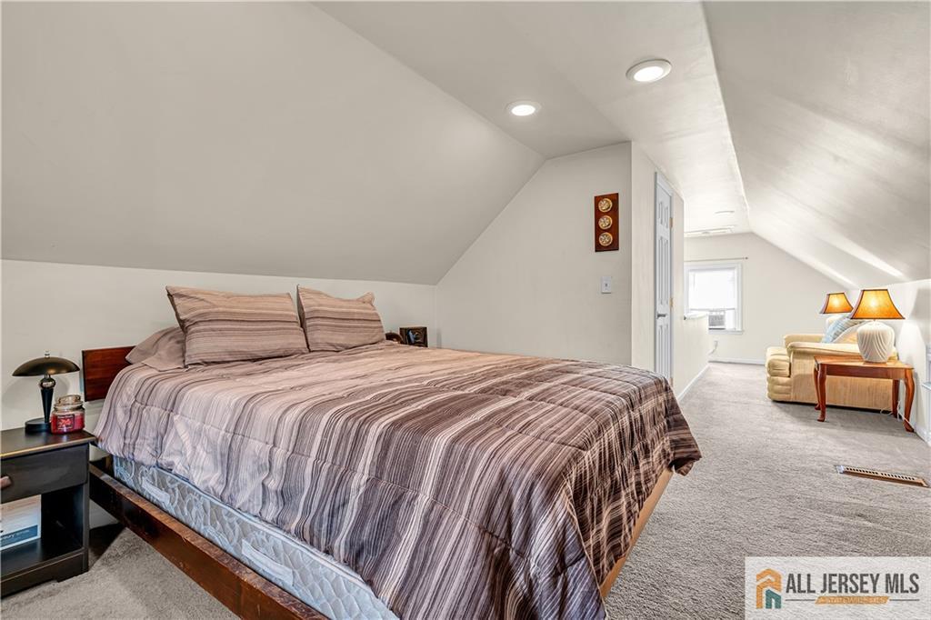 513 Howard Avenue Middlesex, NJ 08846 - Photo 12 of 32