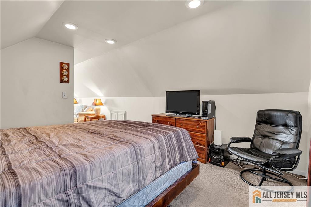 513 Howard Avenue Middlesex, NJ 08846 - Photo 13 of 32