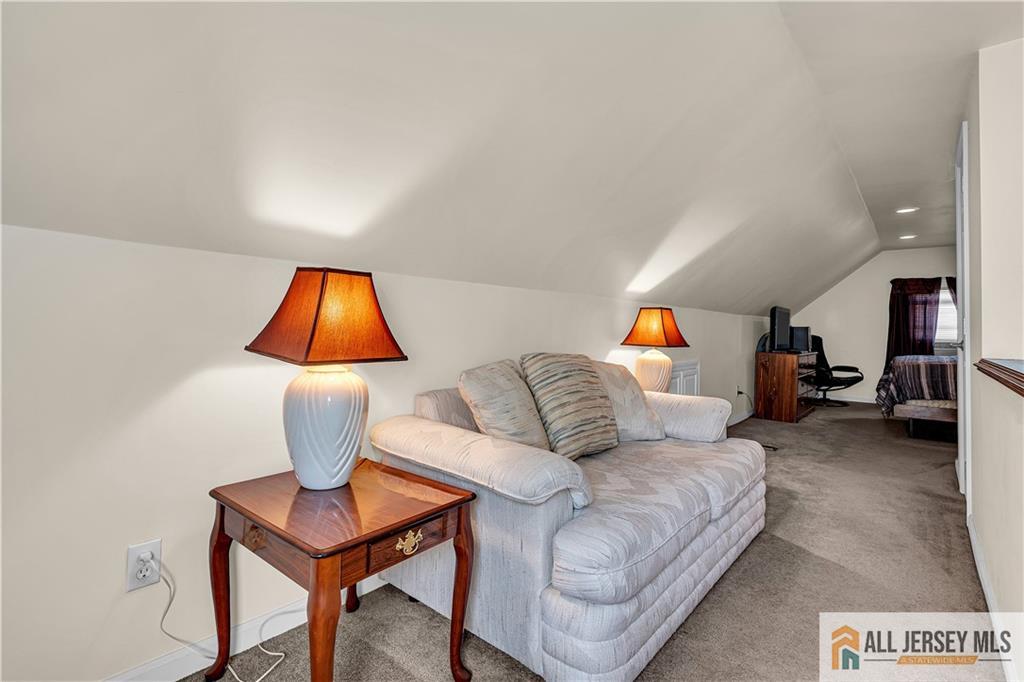 513 Howard Avenue Middlesex, NJ 08846 - Photo 14 of 32