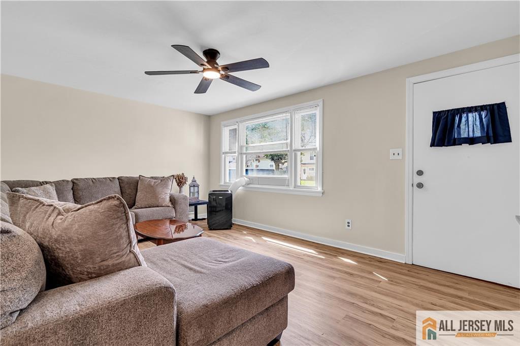 513 Howard Avenue Middlesex, NJ 08846 - Photo 2 of 32