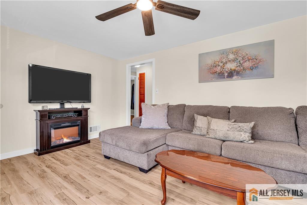 513 Howard Avenue Middlesex, NJ 08846 - Photo 4 of 32