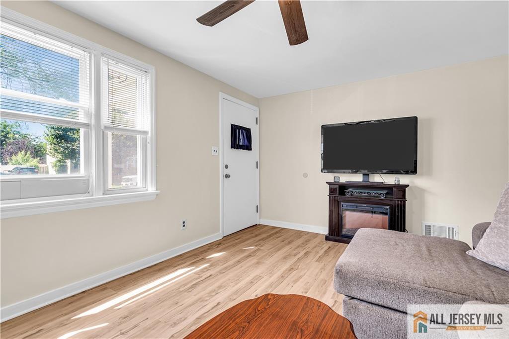 513 Howard Avenue Middlesex, NJ 08846 - Photo 5 of 32