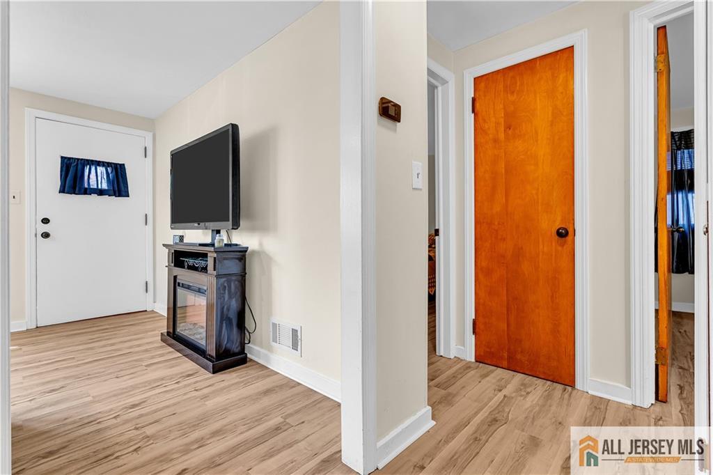 513 Howard Avenue Middlesex, NJ 08846 - Photo 6 of 32