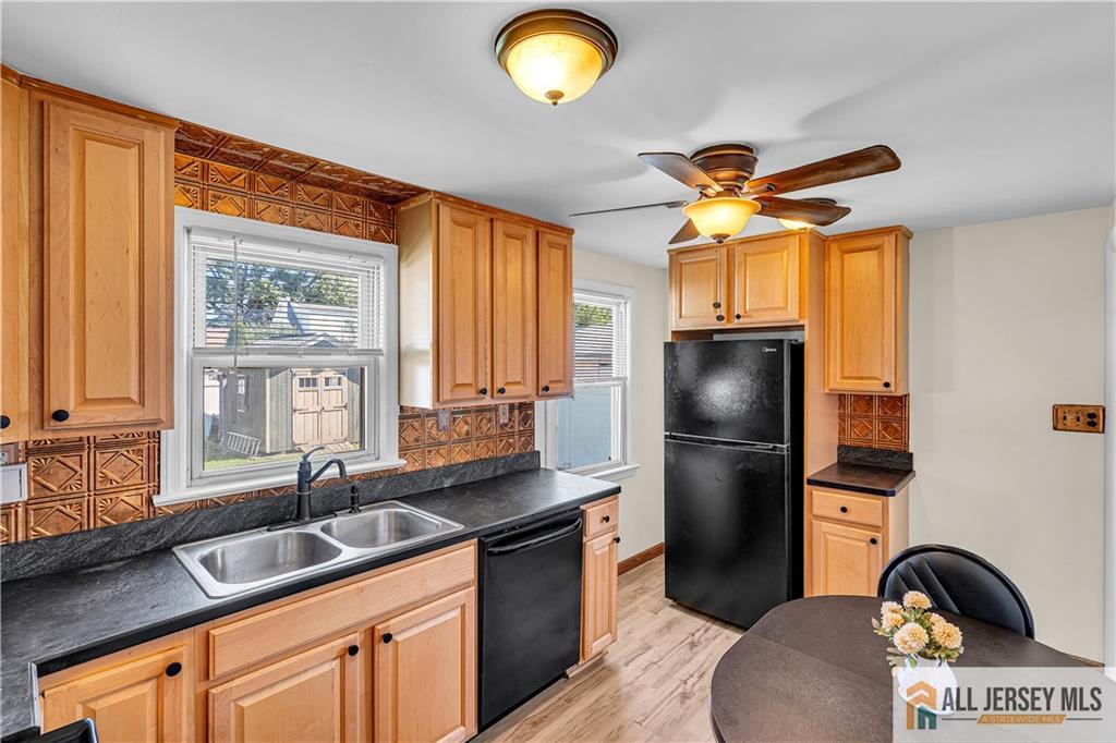 513 Howard Avenue Middlesex, NJ 08846 - Photo 7 of 32