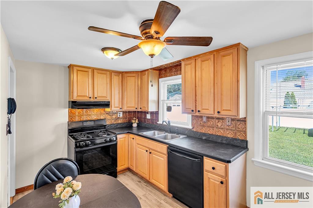 513 Howard Avenue Middlesex, NJ 08846 - Photo 8 of 32