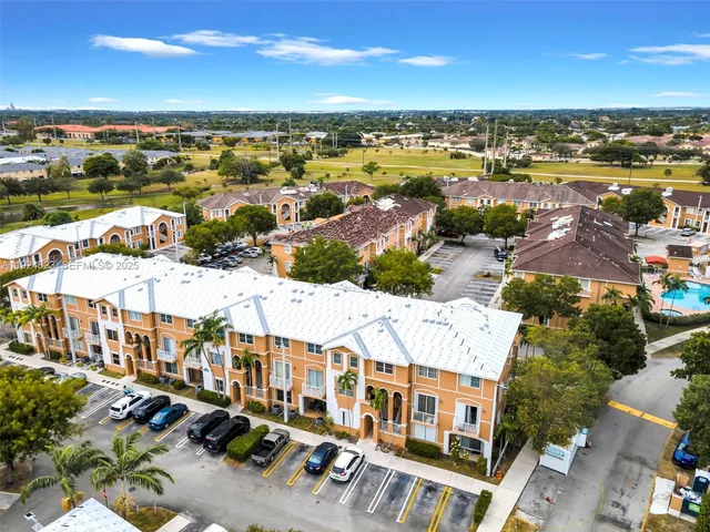 $2,375 | 7250 Northwest 177th Street, Unit 10216, Hialeah, FL 33015