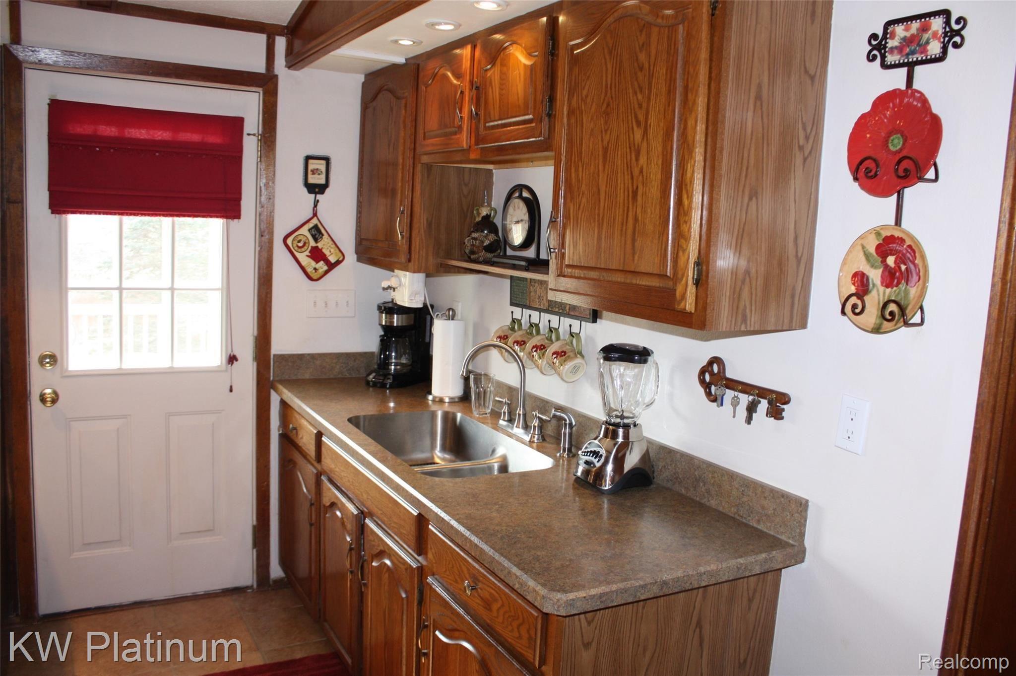 6300 Sterling Road Yale, MI 48097 - Photo 12 of 37 IMG_9599.JPG