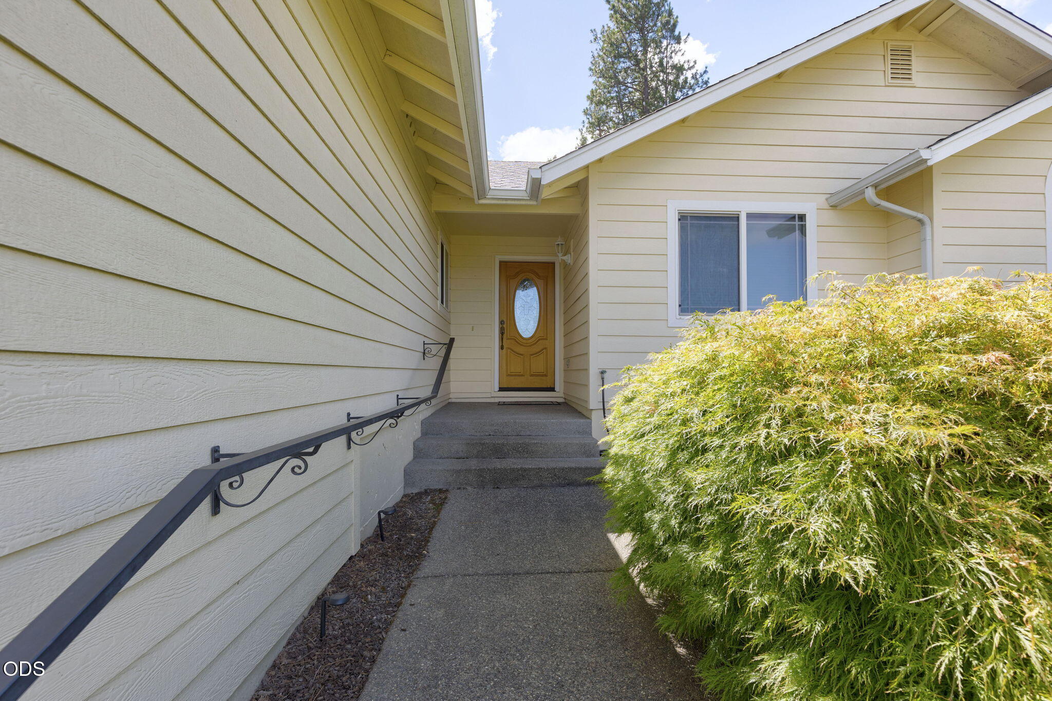 2738 Trinity Way Grants Pass, OR 97527 - Photo 4 of 42