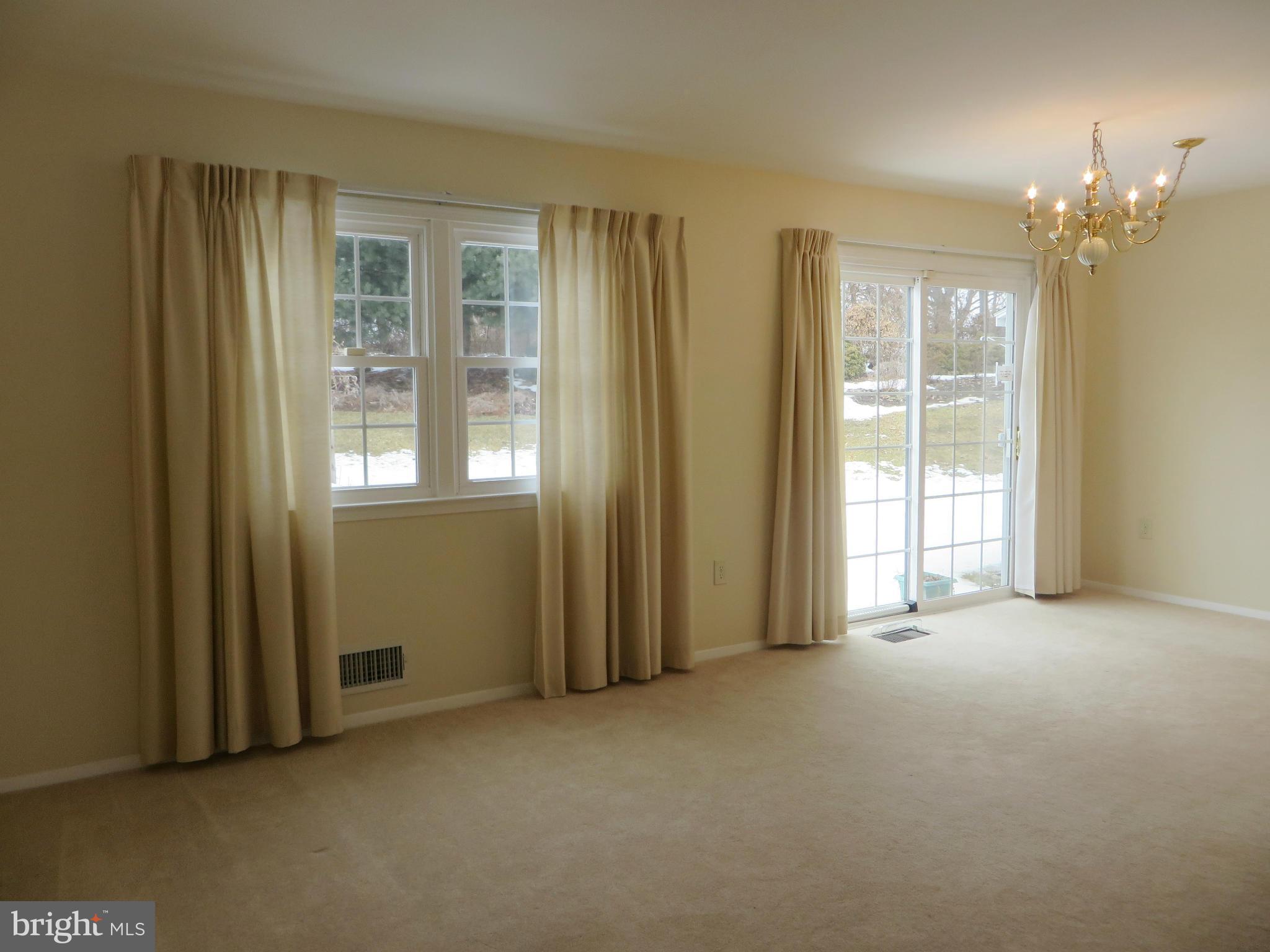 5696 Linton Road Sykesville, MD 21784 - Photo 3 of 30 Living Room