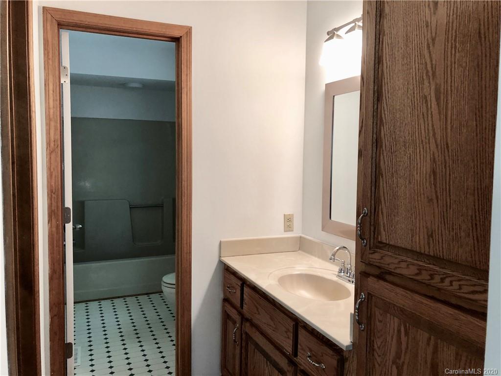 376 Flynn Branch Road Fletcher, NC 28732 - Photo 17 of 31 Gallery Image 17