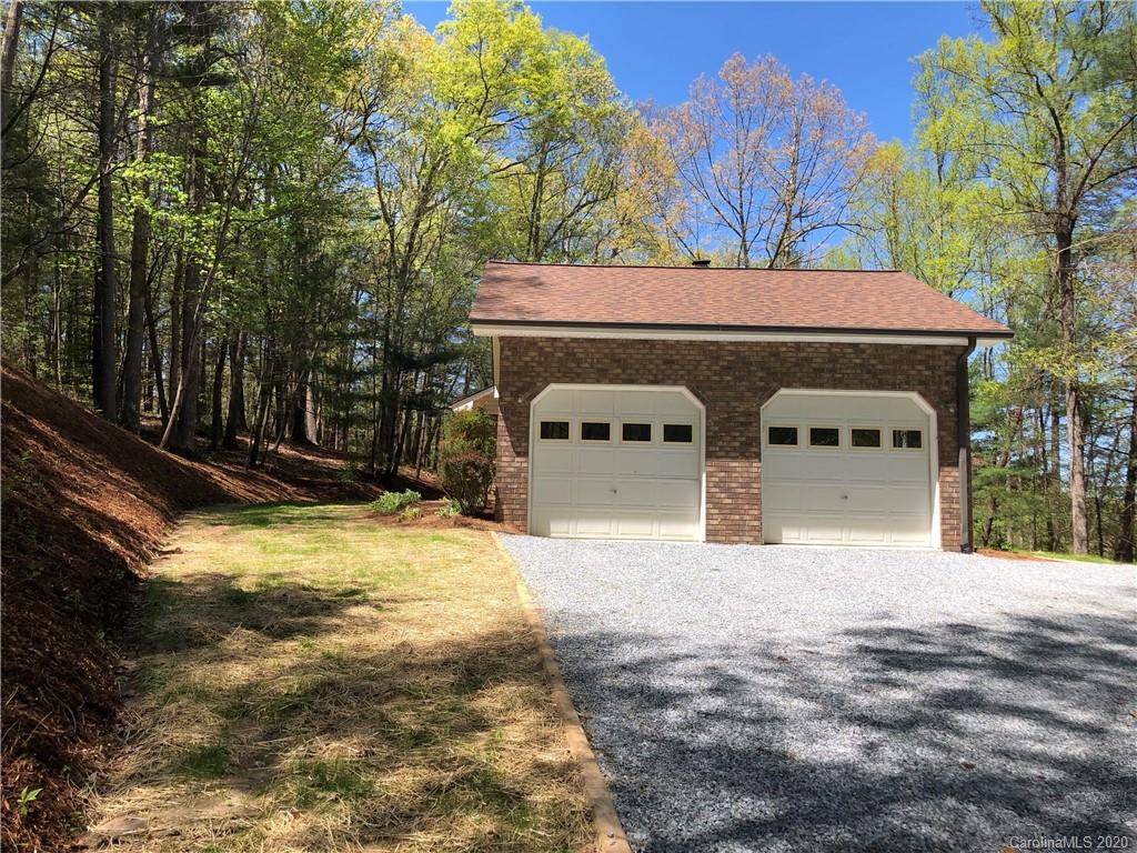 376 Flynn Branch Road Fletcher, NC 28732 - Photo 4 of 31 Gallery Image 4