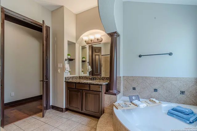 $1,100,000 | 8823 Timmerman Cove, San Antonio, TX 78266