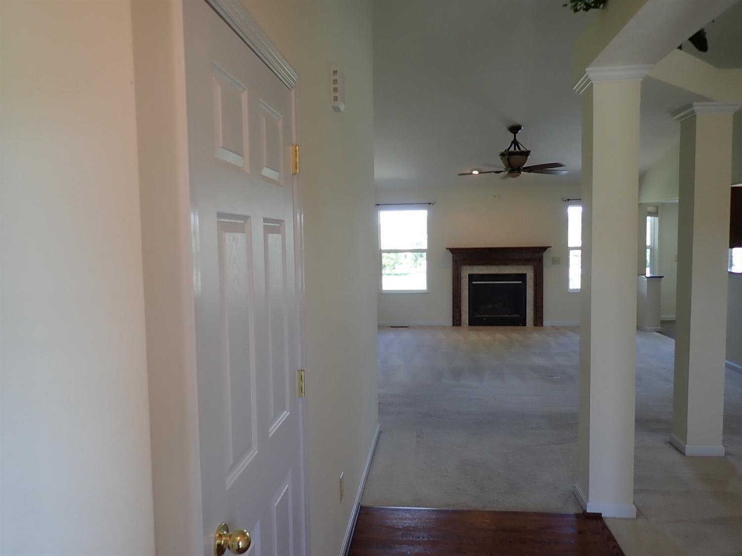 6305 SHOREACRES Court Hamilton, OH 45011 - Photo 4 of 31