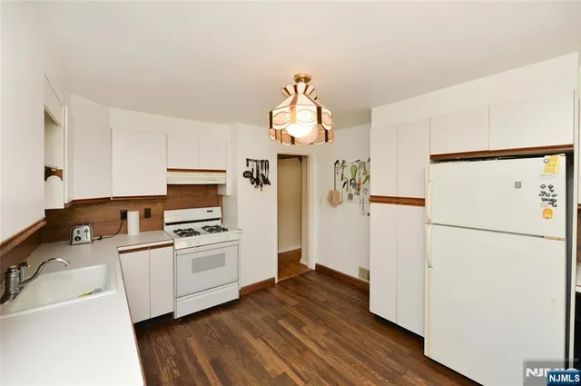 $599,000 | 19-10 Saddle River Road, Fair Lawn, NJ 07410