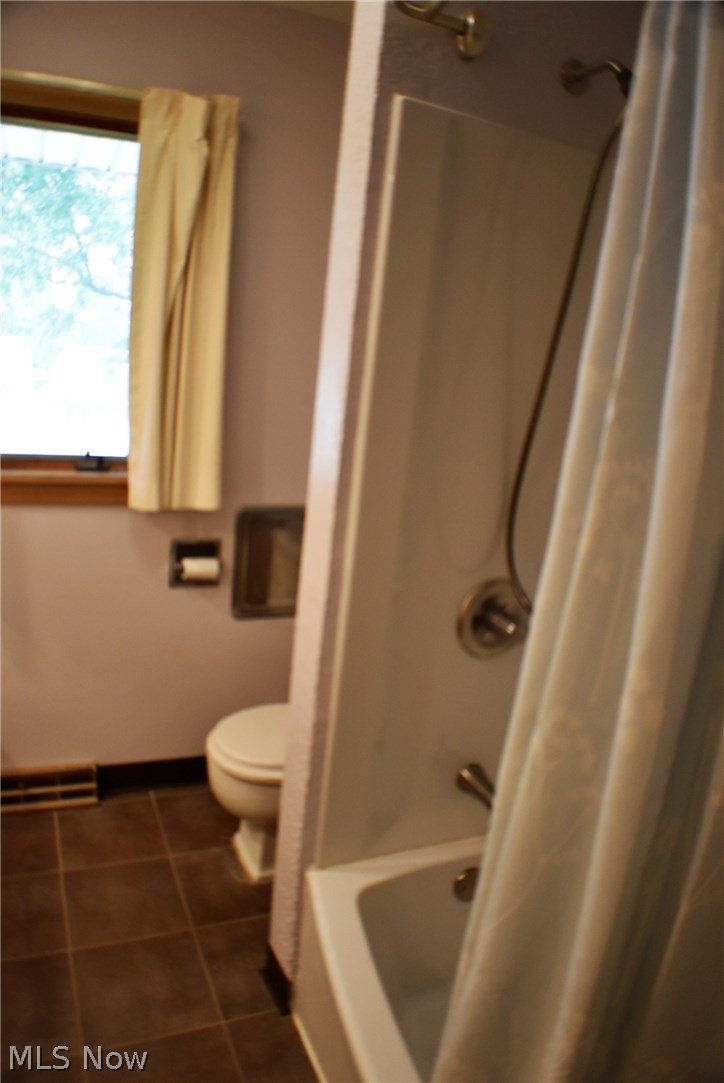 2155 Springfield Center Road Akron, OH 44312 - Photo 21 of 35 Newer tub/shower, flooring