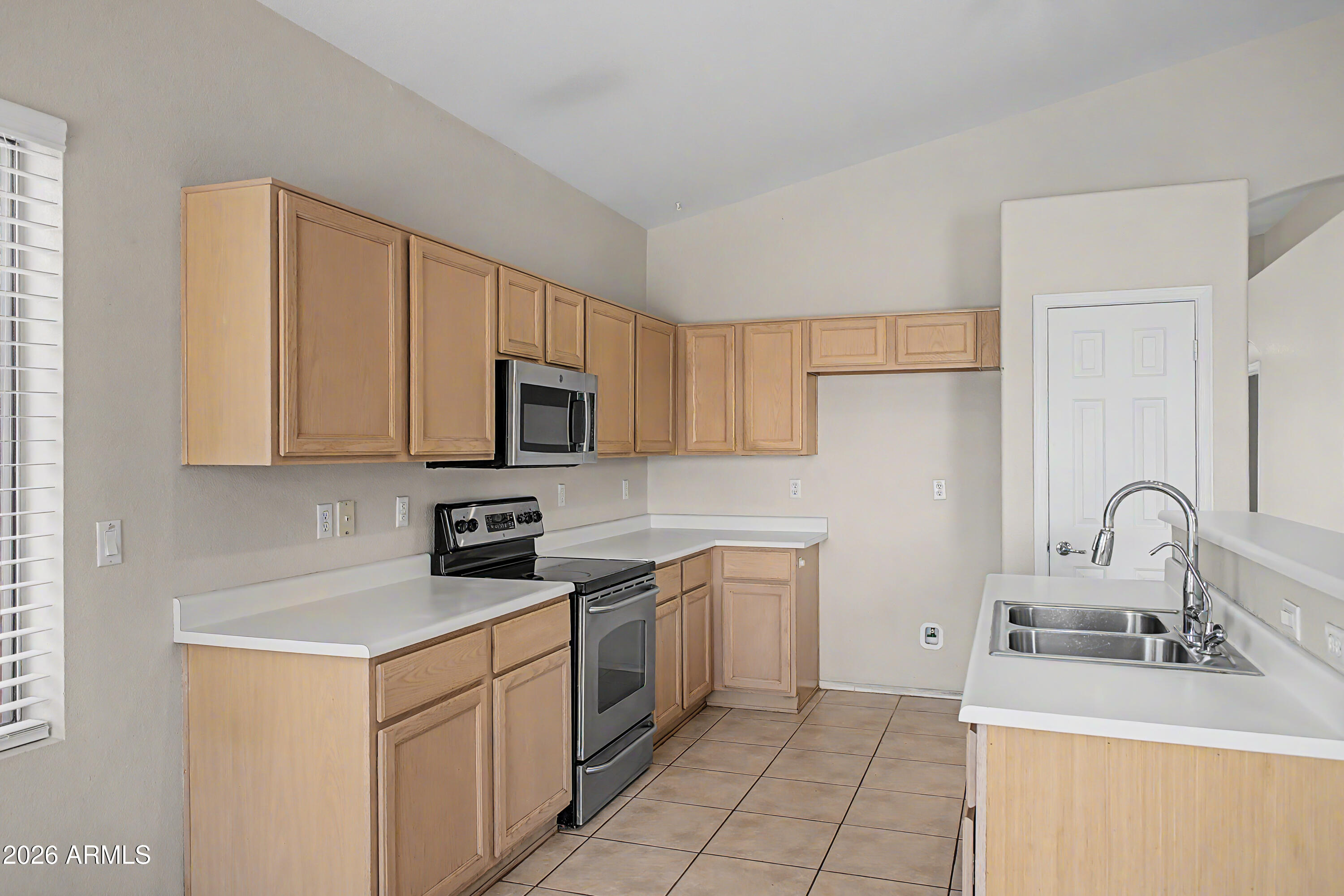 4414 East Dry Creek Road Phoenix, AZ 85044 - Photo 3 of 15 Kitchen(3)