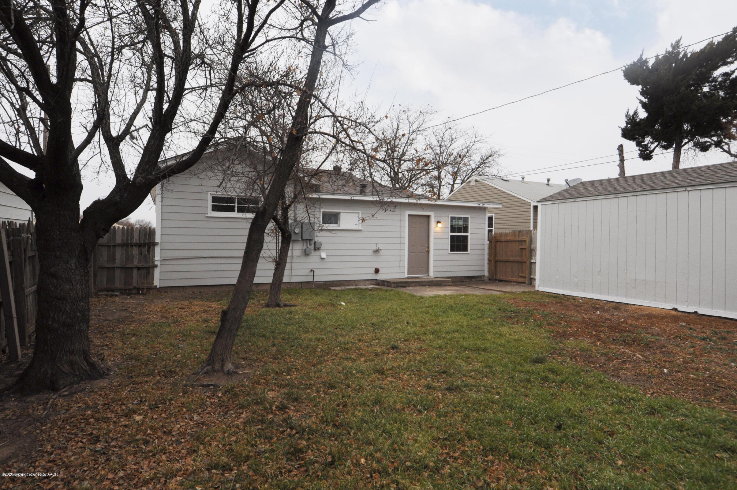 4309 South Washington Street Amarillo, TX 79110 - Photo 11 of 12 a view of a yard in front of a house with a large tree