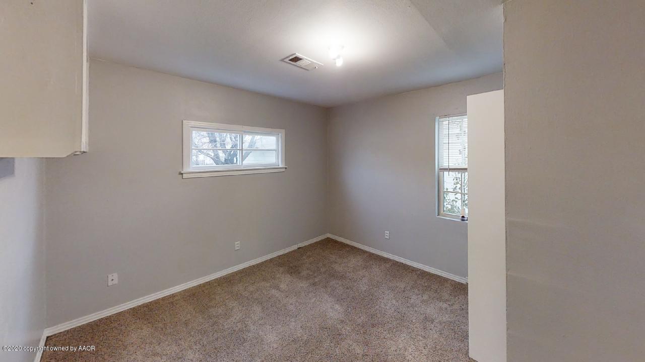 4309 South Washington Street Amarillo, TX 79110 - Photo 5 of 12 an empty room with windows