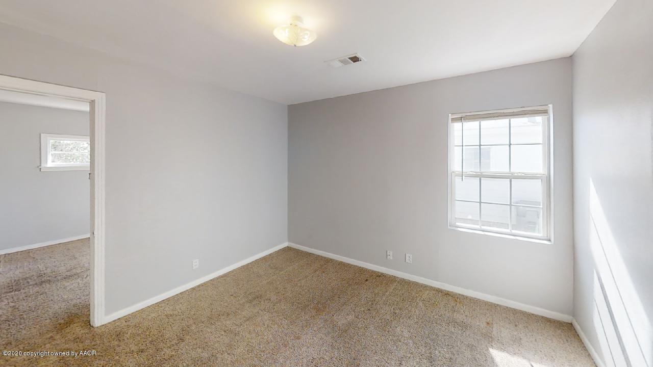 4309 South Washington Street Amarillo, TX 79110 - Photo 8 of 12 an empty room with windows