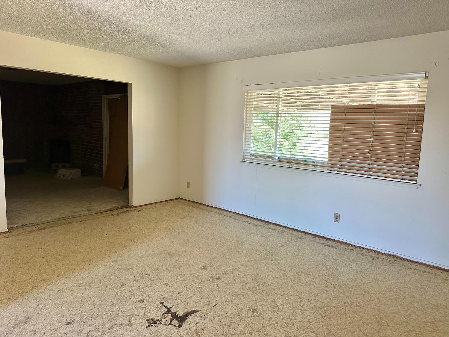 2153 Knowles Street Selma, CA 93662 - Photo 4 of 20
