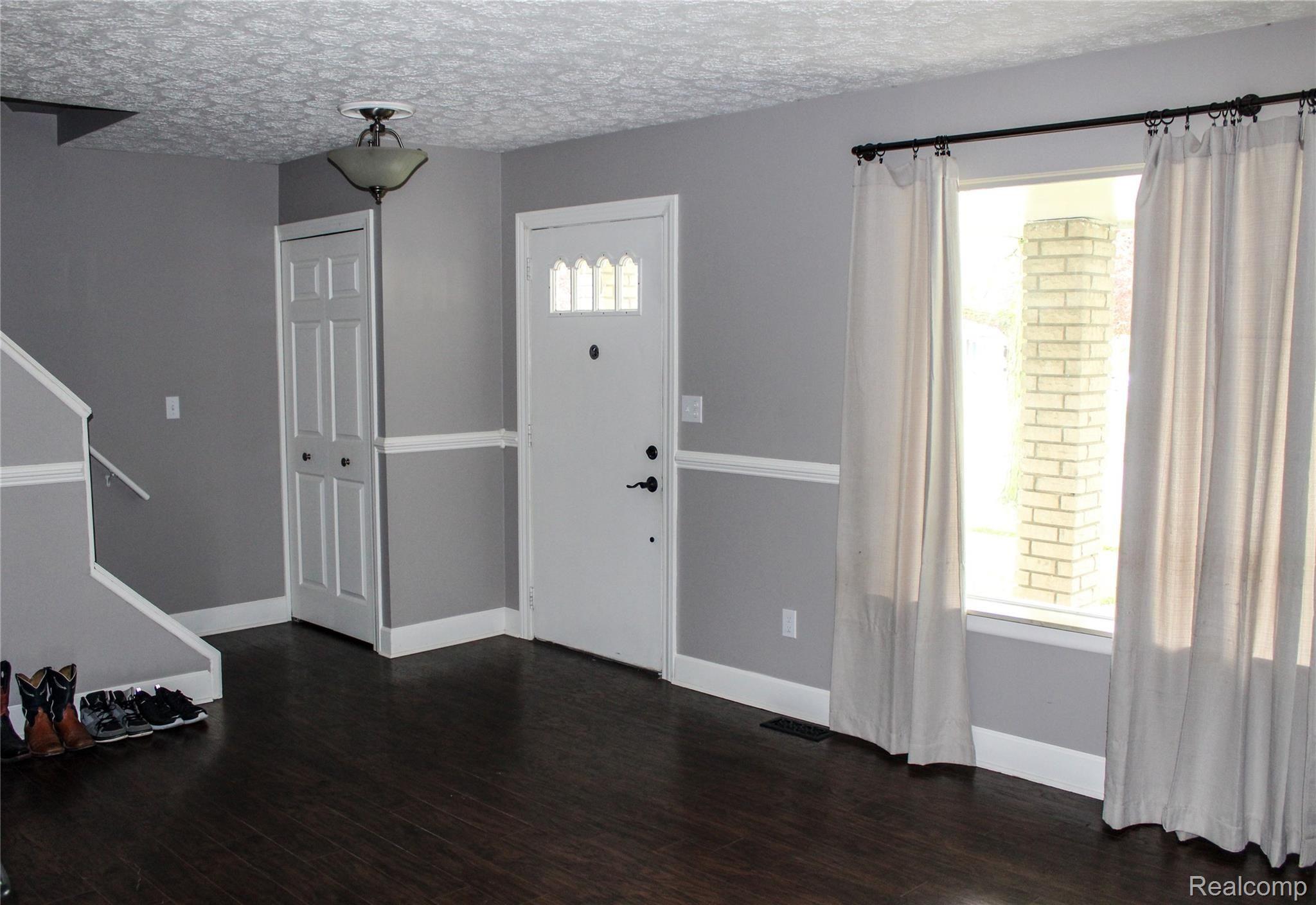 739 Meadowlake Road Canton, MI 48188 - Photo 5 of 44 Living Room 3.jpg