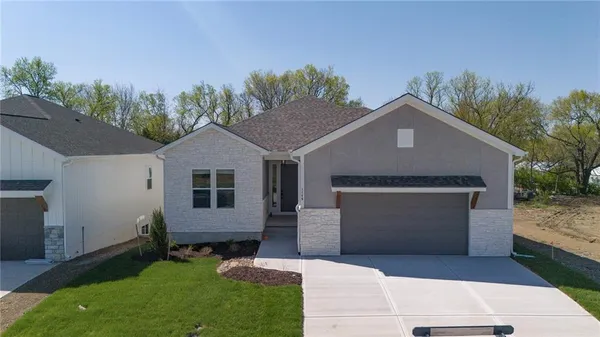 $747,959 | 4830 Northwest Huonker Court, Riverside, MO 64151