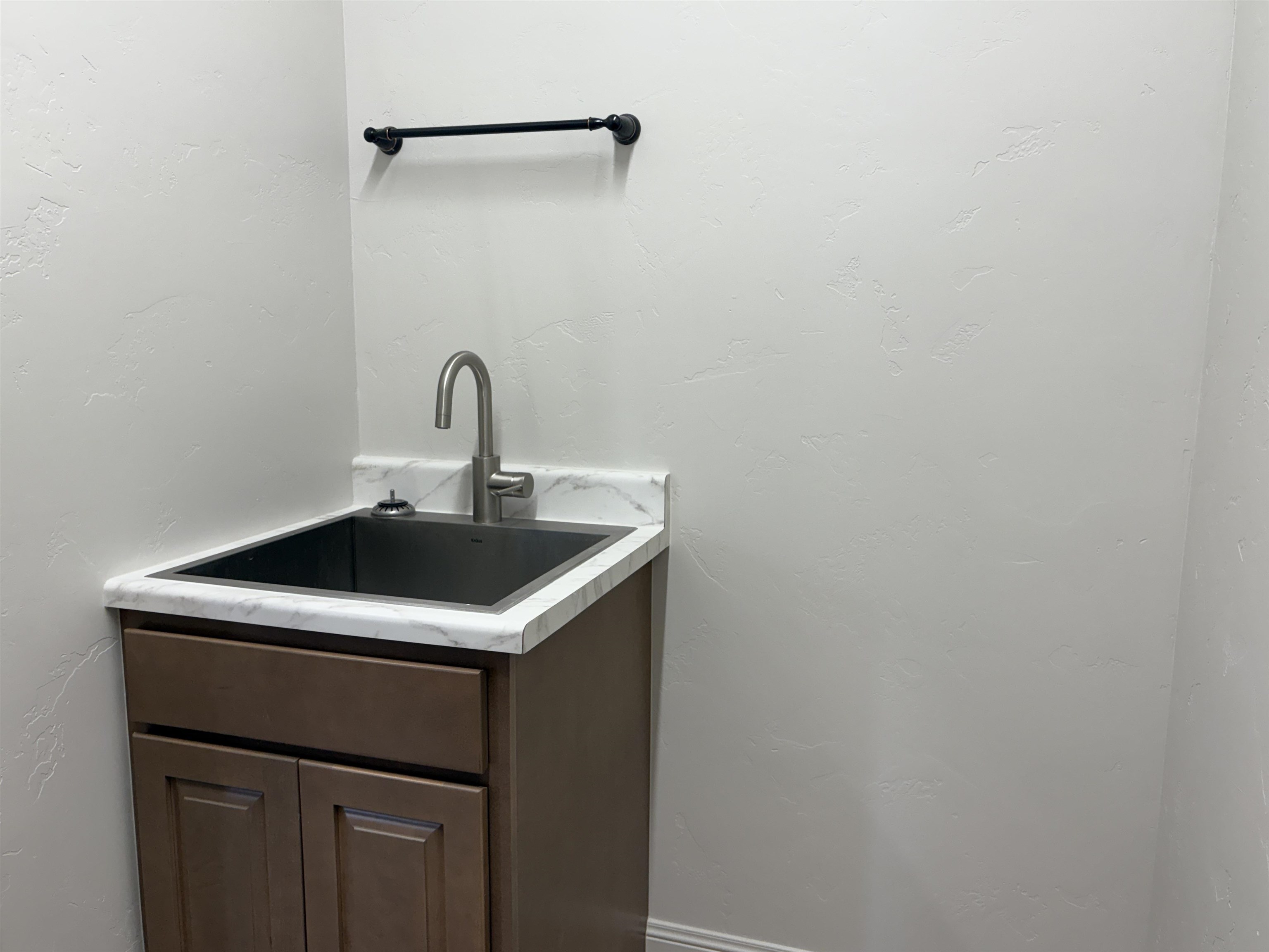 2629 Emerald Ridge Lane Grand Junction, CO 81506 - Photo 30 of 36 a kitchen with a sink and a mirror