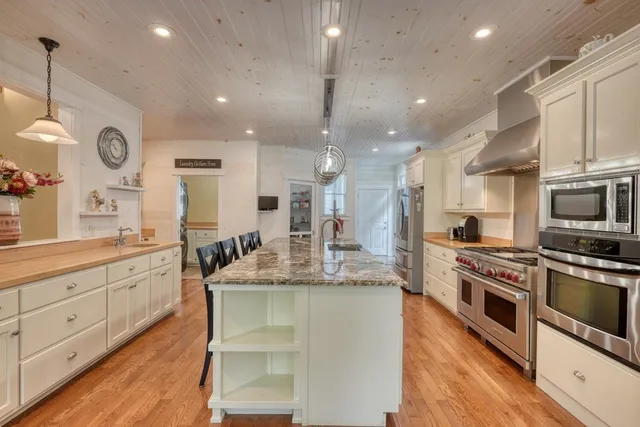 a close view of sink and tap