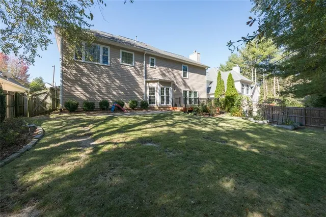 a view of a house with a yard