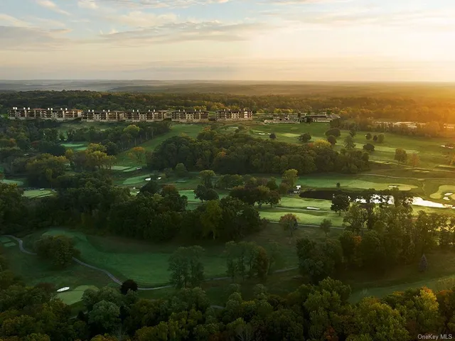 $3,040,800 | 570 Bedford Road, Unit BLDG 5 1C, Armonk, NY 10504