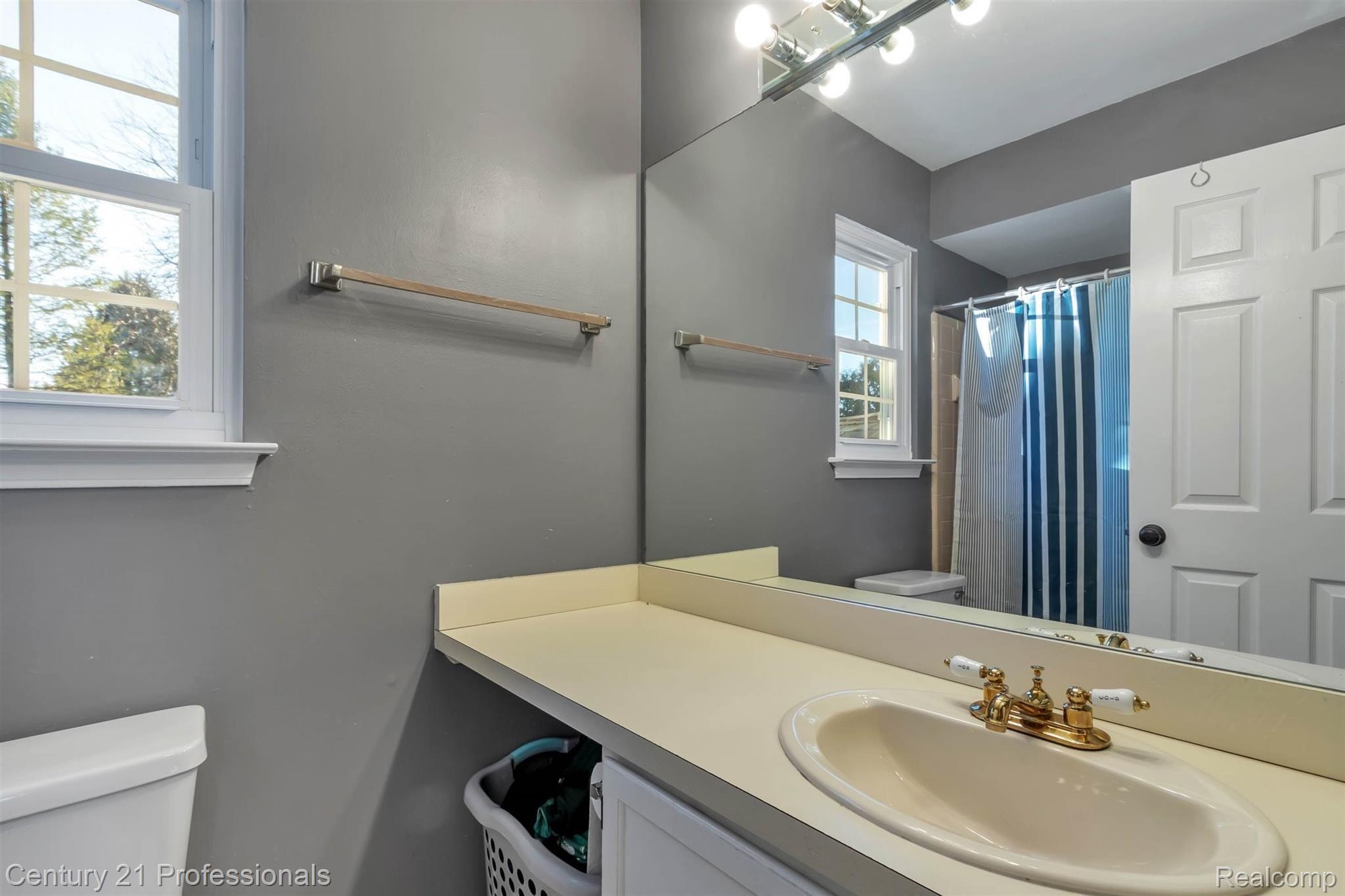 462 Whitney Drive Rochester, MI 48307 - Photo 26 of 49 28-462 Whitney Dr-WindowStill-Real-.jpg