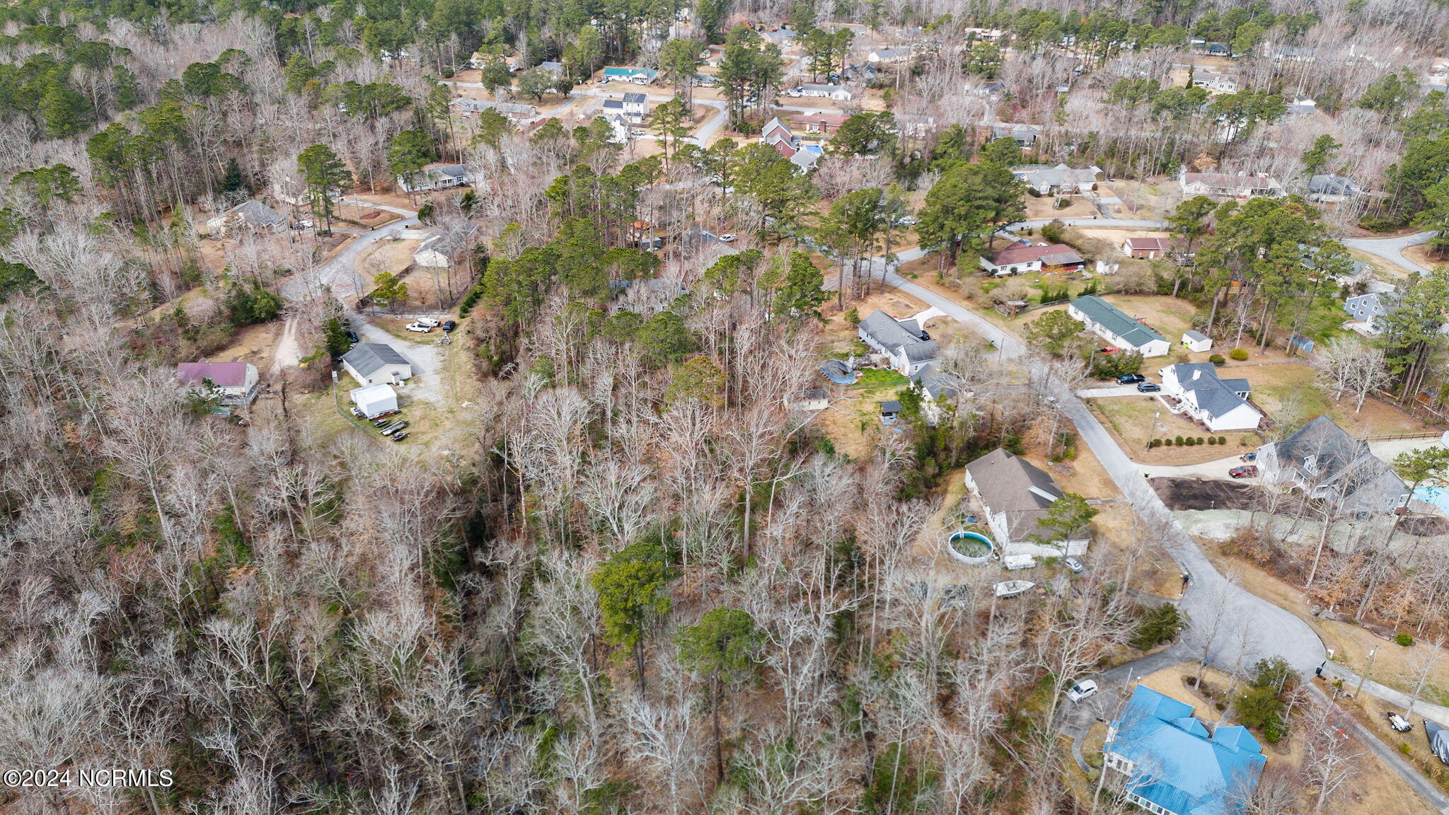 203 Huntcliff Road New Bern, NC 28560 - Photo 8 of 18 8-web-or-mls-DJI_20240227110210_0575_D