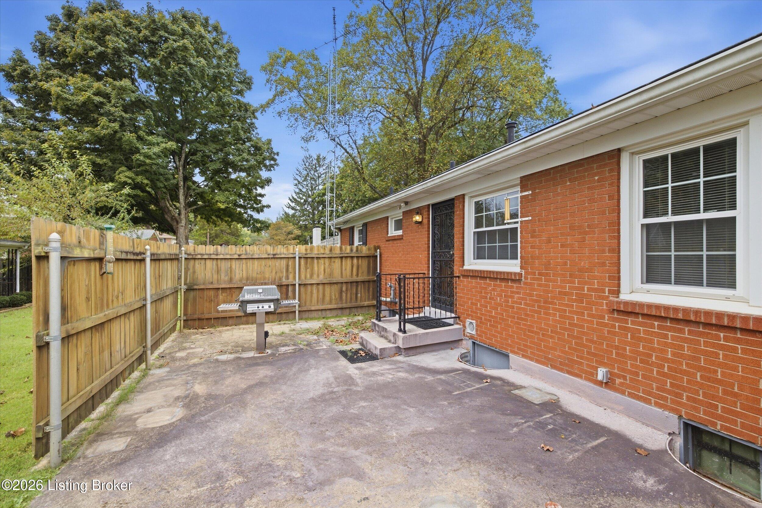 8110 Old Gate Road Louisville, KY 40241 - Photo 5 of 41 Patio