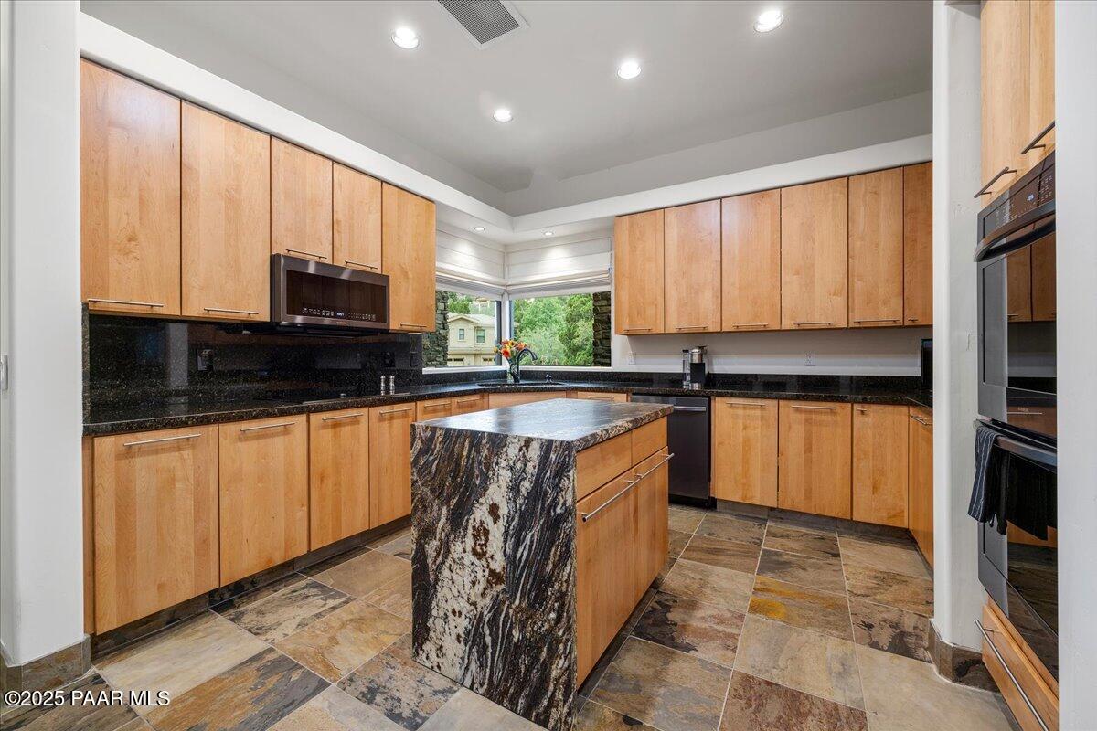 577 Donnybrook Circle Prescott, AZ 86303 - Photo 11 of 56 Kitchen