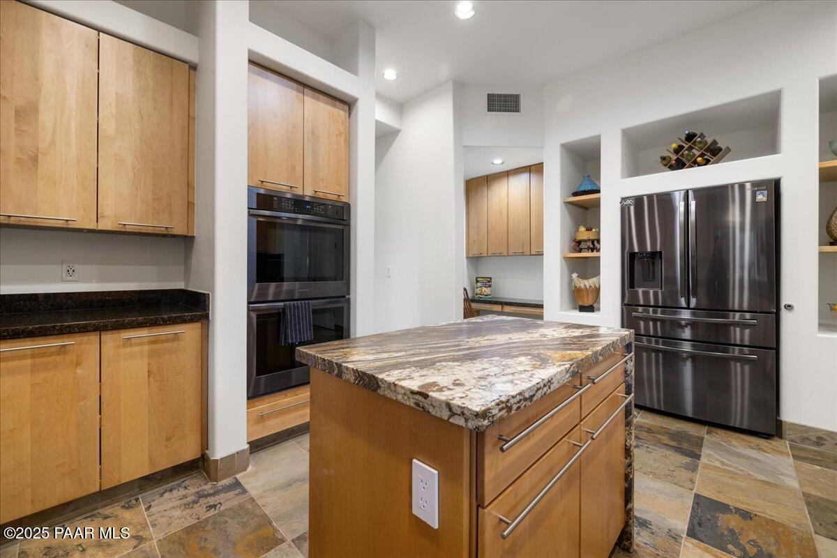 577 Donnybrook Circle Prescott, AZ 86303 - Photo 12 of 56 Kitchen