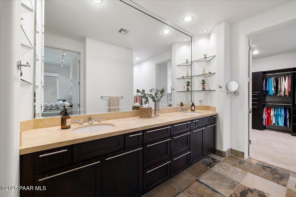 577 Donnybrook Circle Prescott, AZ 86303 - Photo 19 of 56 Primary Suite Bathroom